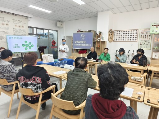 北京市朝阳区安贞街道安华西里社区为老年居民举行健康讲座